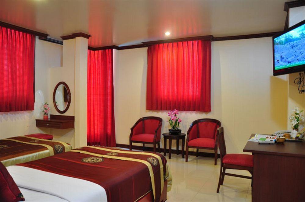 Sky 2 Hotel