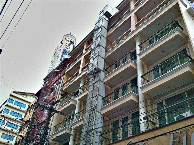 Hotel First House