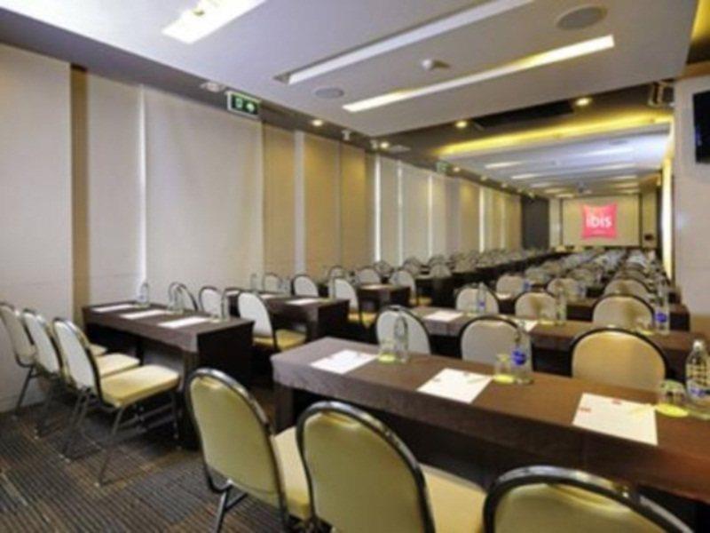 Hotel Ibis Riverside 3*