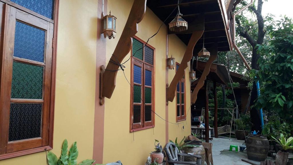Homestay Fahsai Antique Homestay Near Brt *