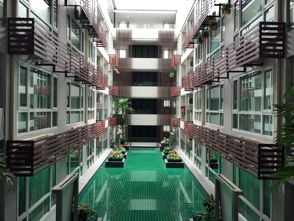 Cozy Studio Walk To Bts Free Wi-Fi Great Location Apartment