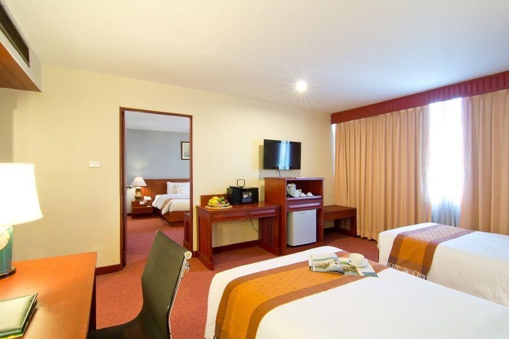 Manhattan Hotel Bangkok