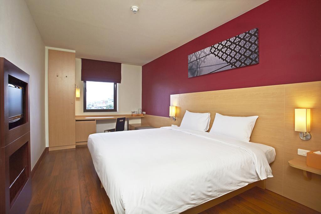 Hotel Ibis Riverside 3*