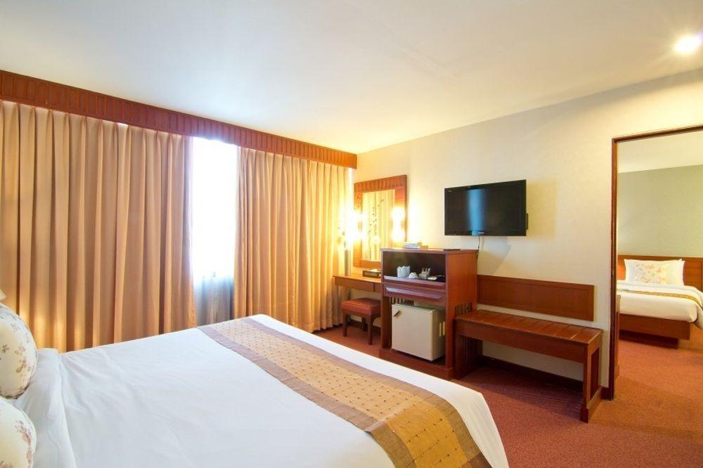 Manhattan Hotel Bangkok