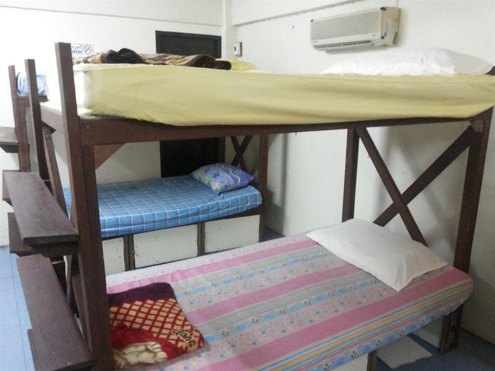 Q6 At 6 Hostel Bangkok