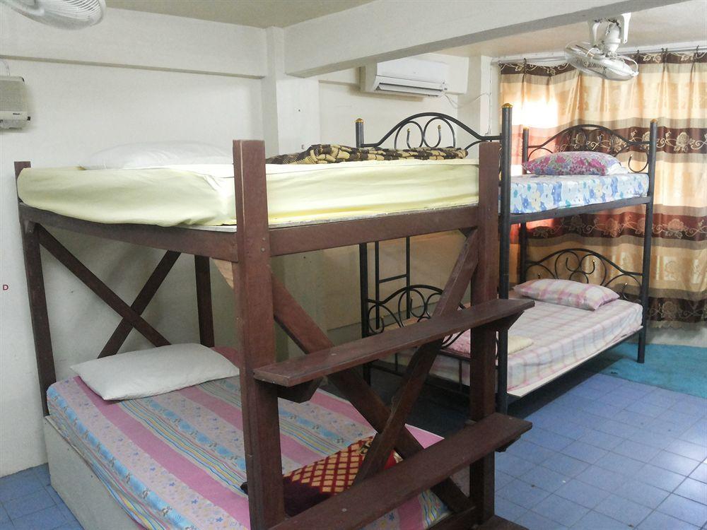 Q6 At 6 Hostel *