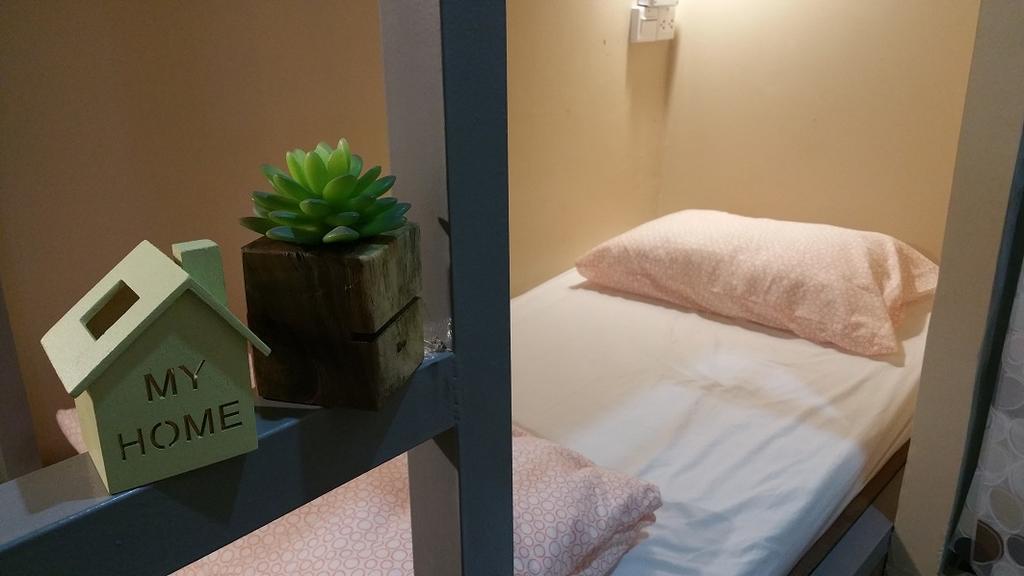 And Massage Hostel *