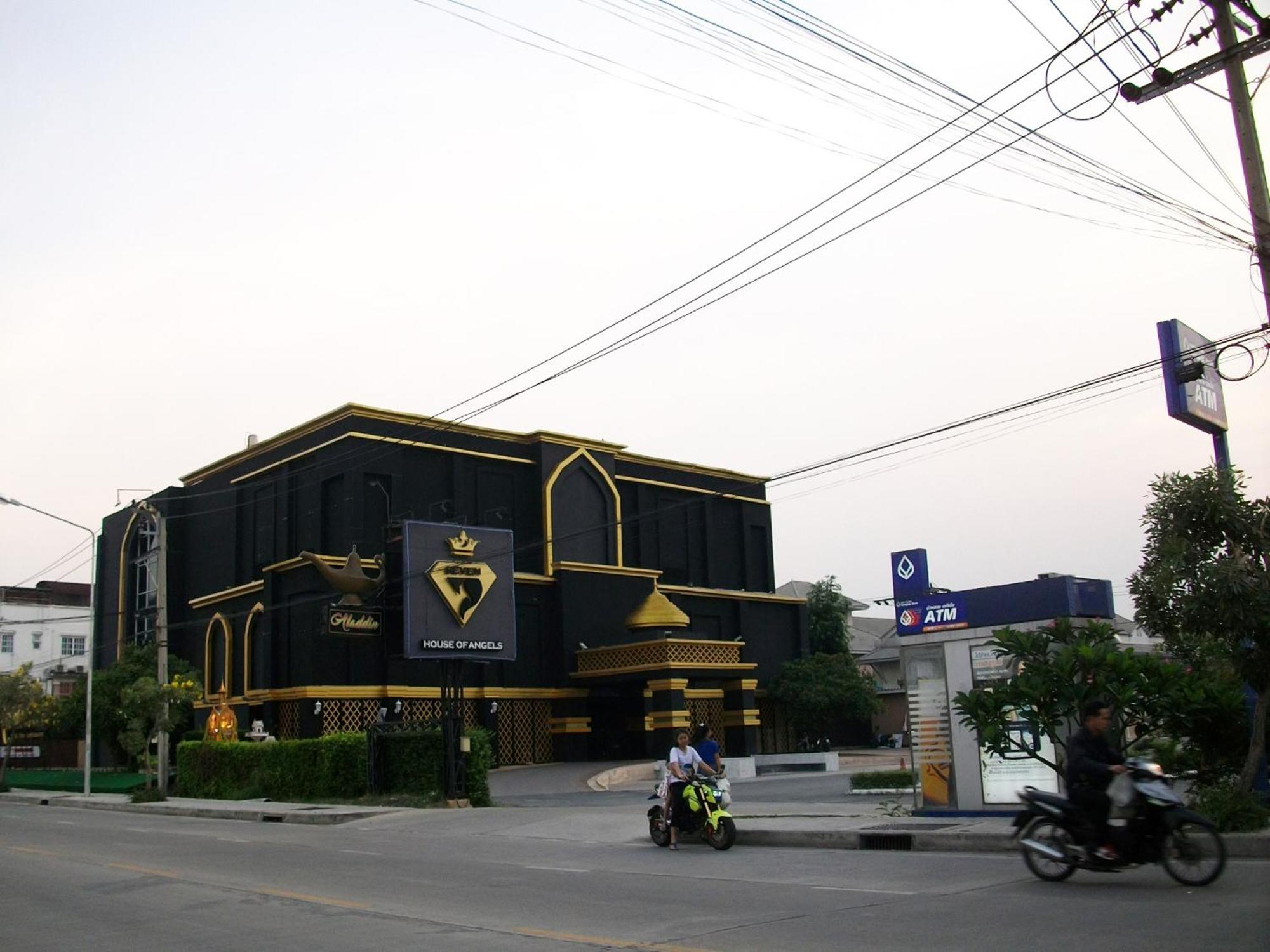 A Joy House - Kaset Nawamin City *