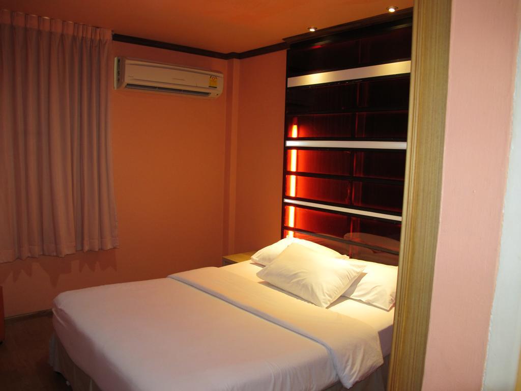 Hotel Suriwongse 3*