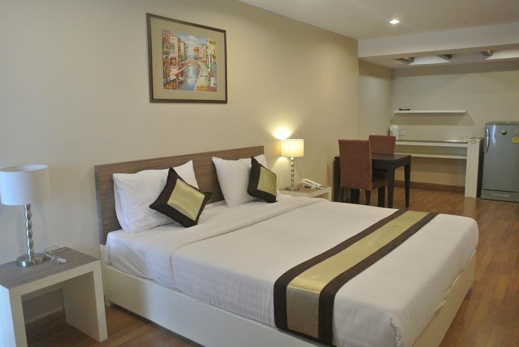 Nanatai Hotel 3*