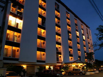 Nawarat & Serviced 3* Bangkok