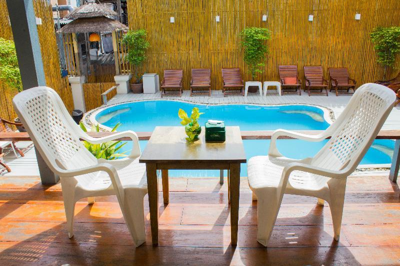 Wild Orchid Hotel 3*