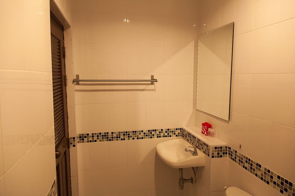 Zen Siripong Road Hotel