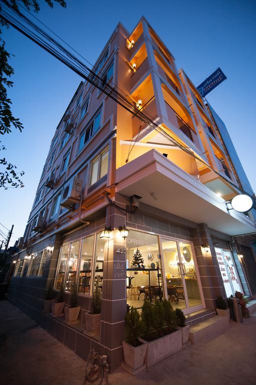Hoppers Place Donmuang Hostel