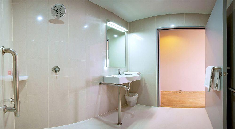 Hotel Red Planet Asoke - Sha Extra 3*