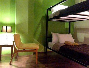Albergue T @ Victory Monument