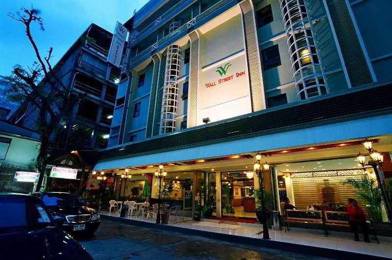 Street Inn, 3*