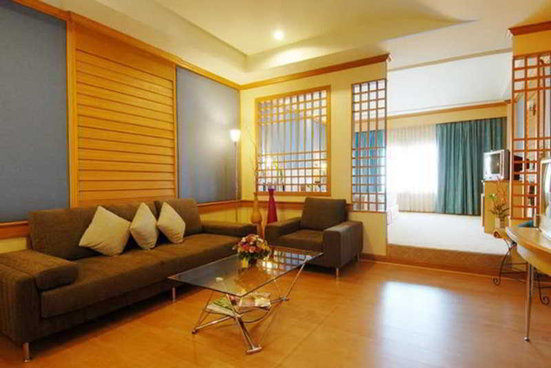 Suriwongse Tower Hotel 3*