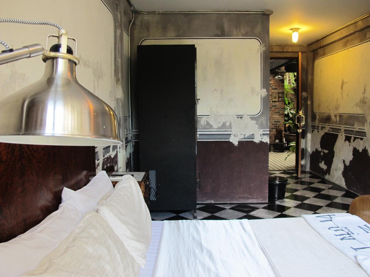 J No.14 Bed & Breakfast