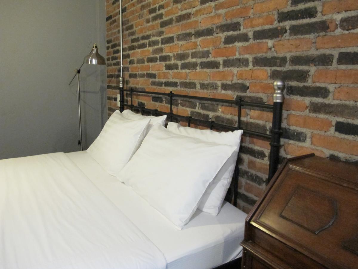 J No.14 Bed & Breakfast