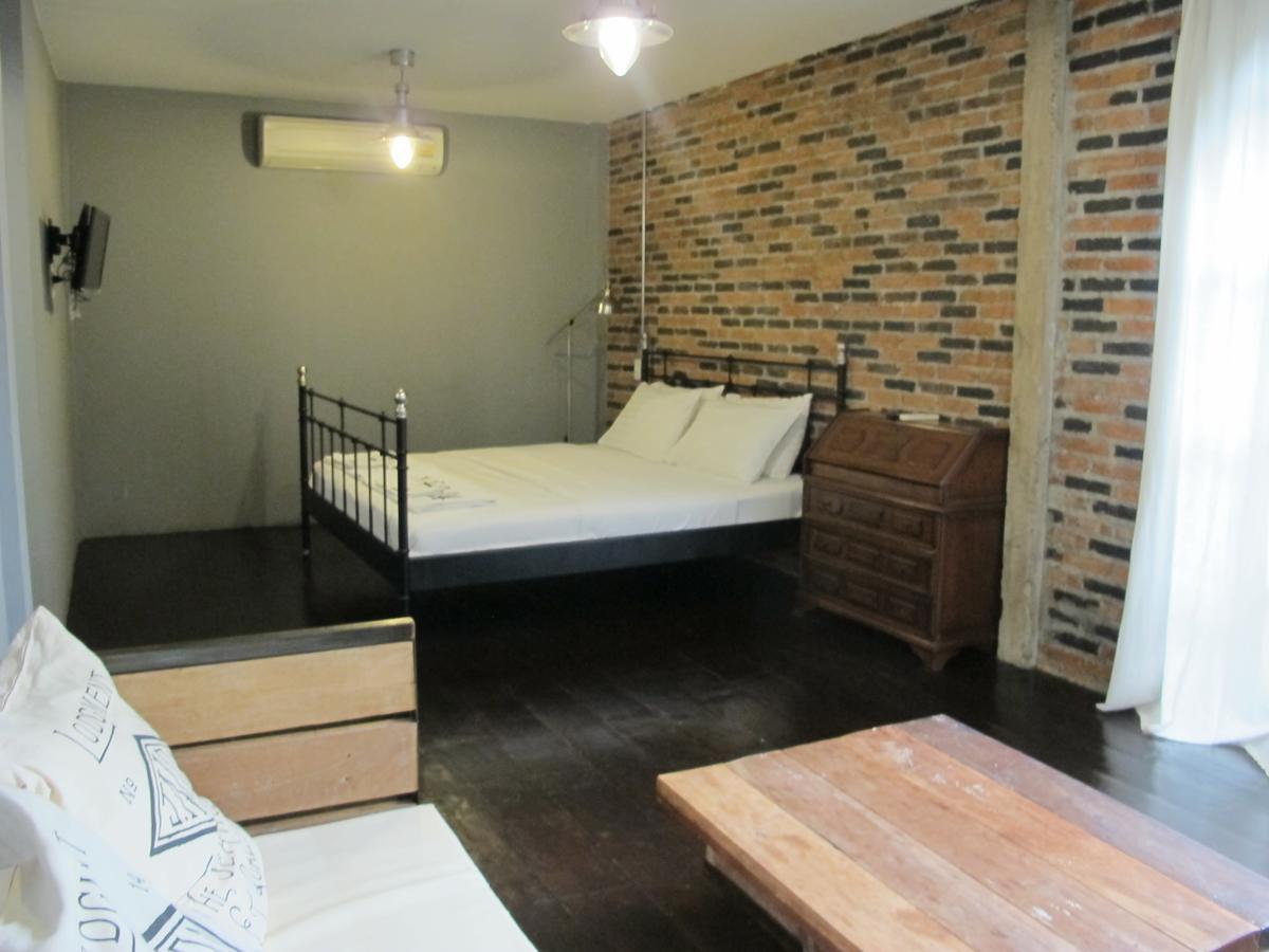 J No.14 Bed & Breakfast