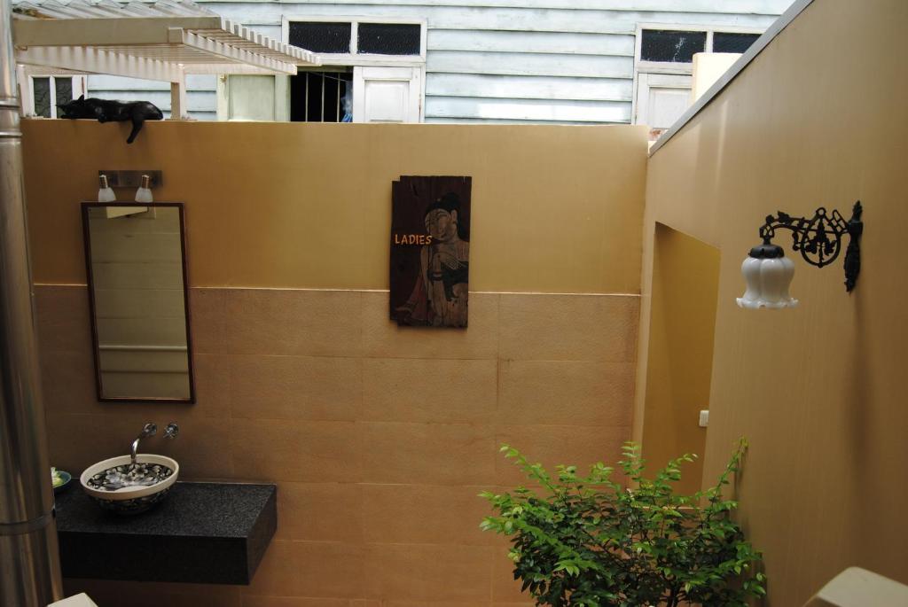 Baan Dinso Hostel