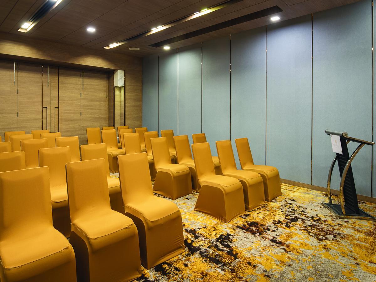Hotel Solitaire Sukhumvit 11 4*