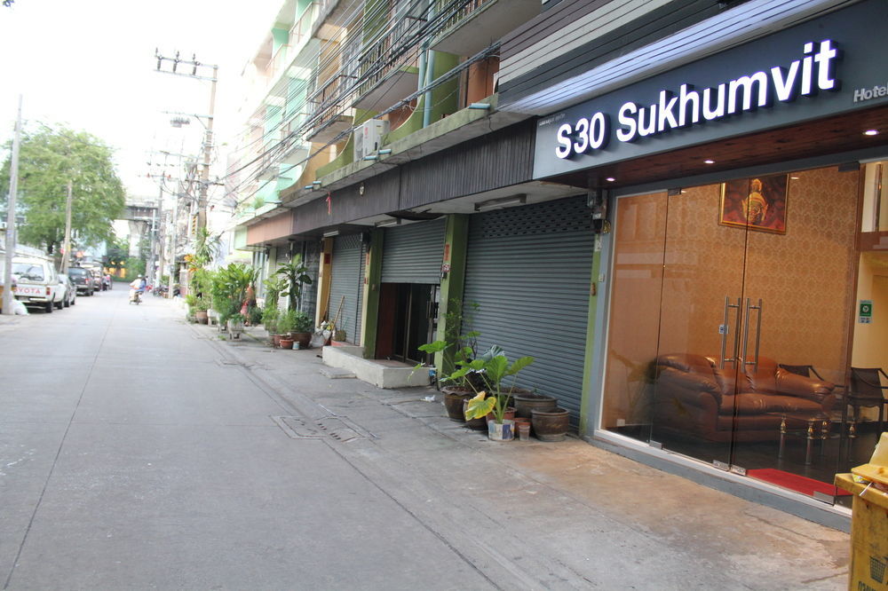 V30 Sukhumvit Hotel 3*