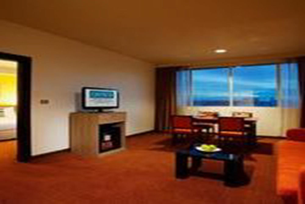 Centara Life Government Complex & Convention Centre Chaeng Watthana Hotel 4*