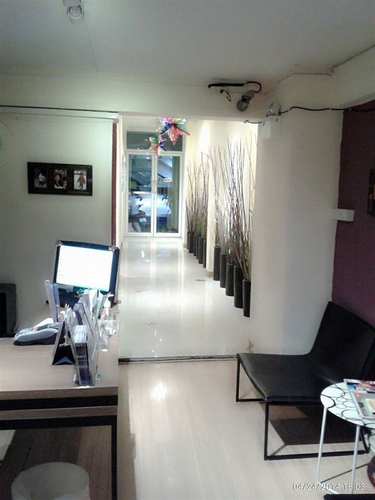 Hotel The Mix - Bts Phrakhanong Bangkok