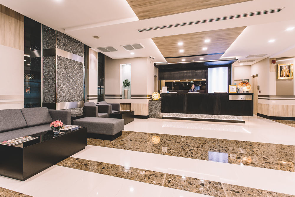 Adelphi Hotel
