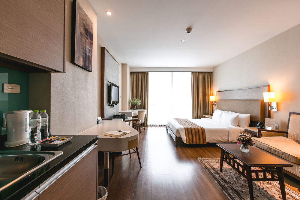 Adelphi Hotel 4*