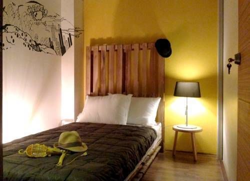 T @ Victory Monument Albergue Banguecoque