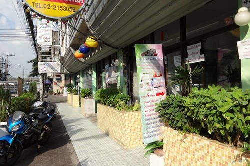 Oyo 568 Art Hua Lamphong Hotel 2*