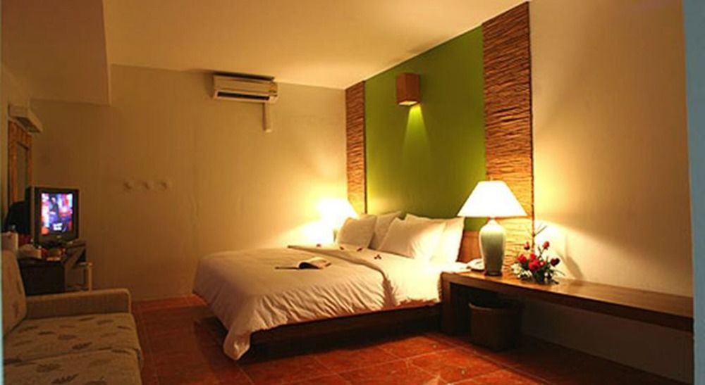 Cha-cha Banglumphu Hotel