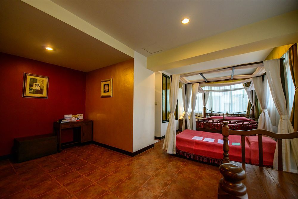Hotel The House 3*