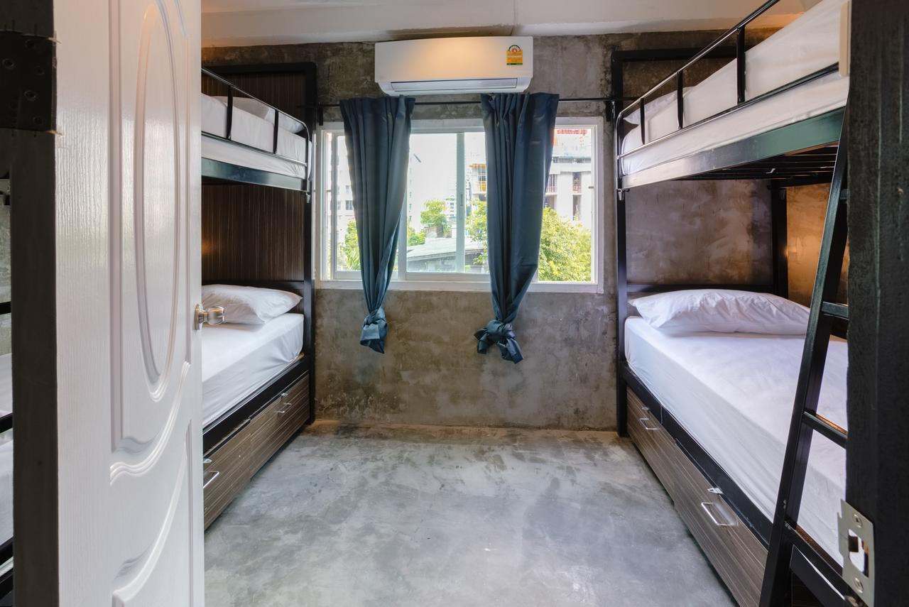 Revolution Asoke Hostel *