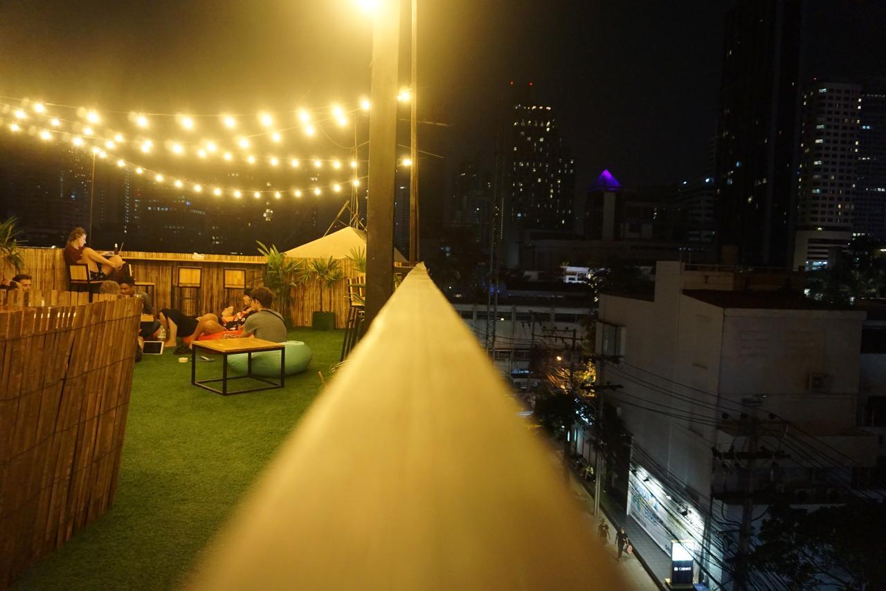 Revolution Asoke Hostel *