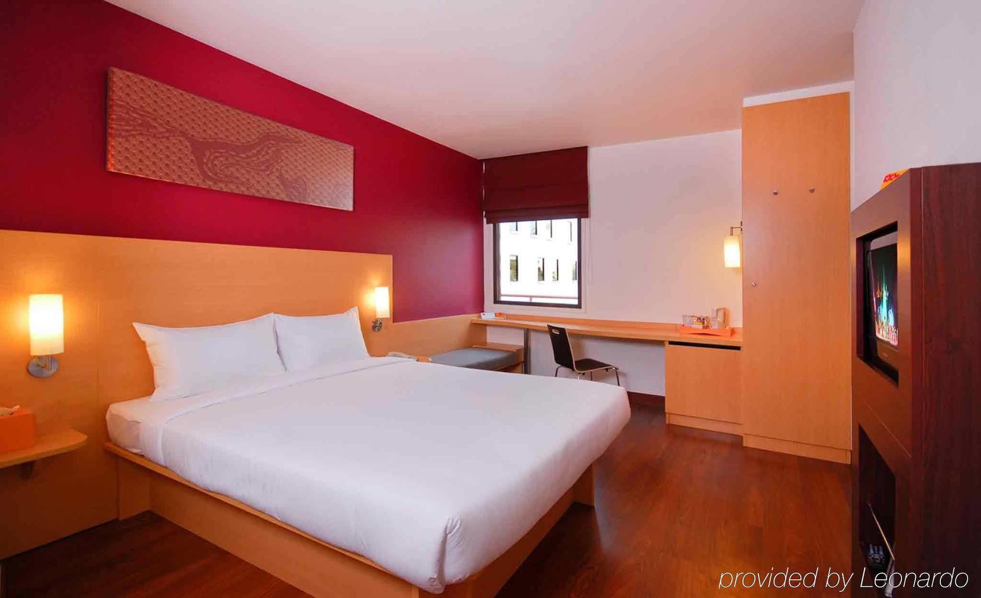 Ibis Riverside