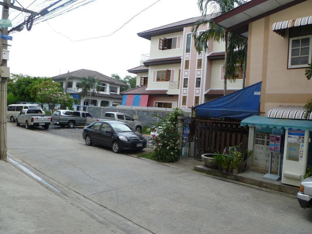 Rumah tetamu Thanapa Mansion *