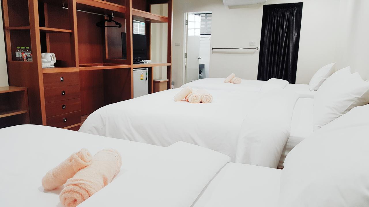 Double D & Cafe Hotel 2*