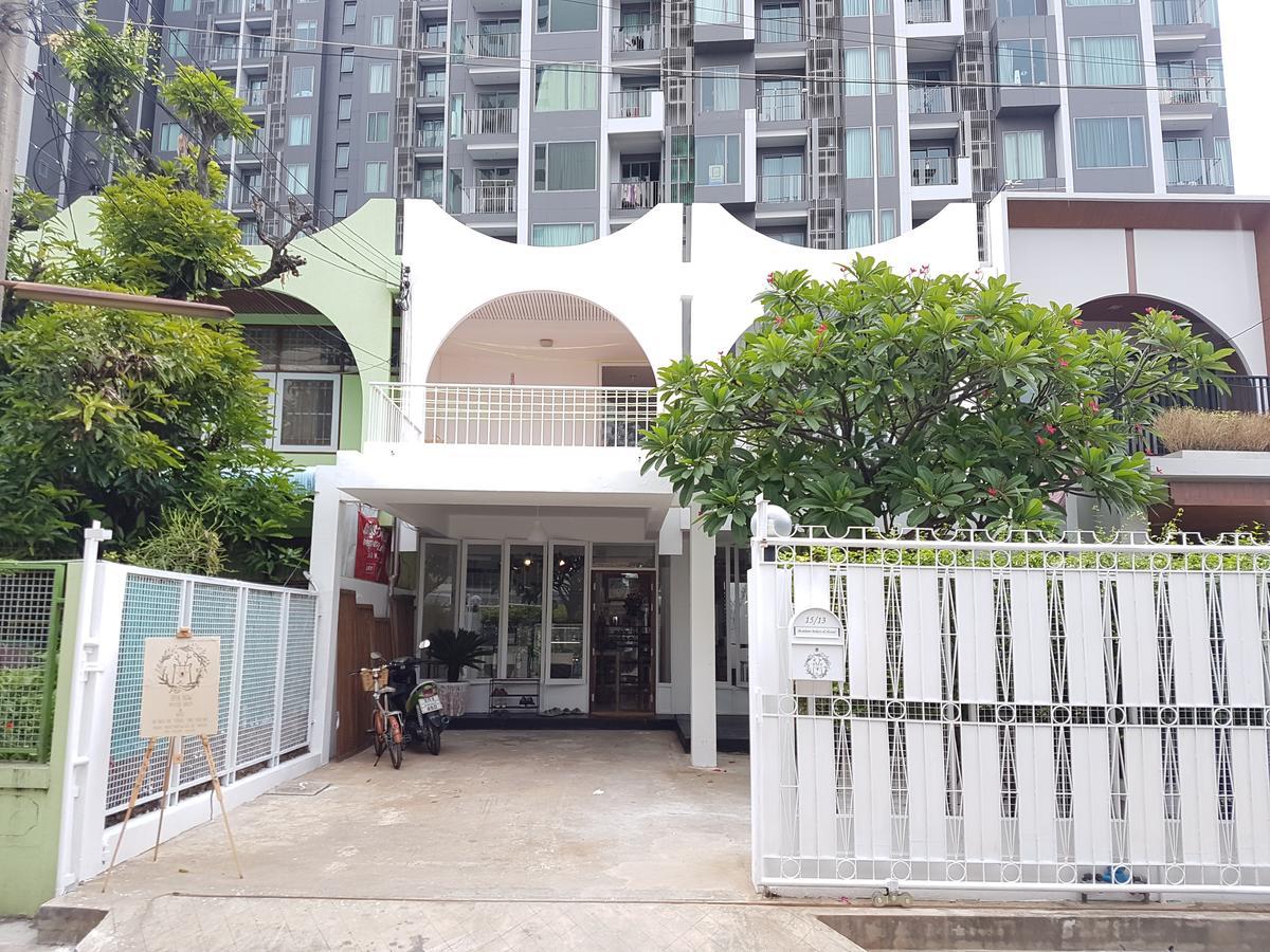 Mistletoe Bakery & Hostel *