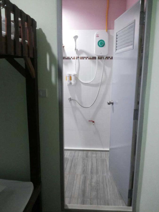 Hostel Zleep63 *
