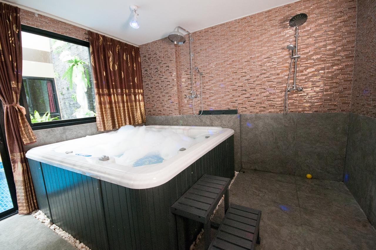 The Pool 3*