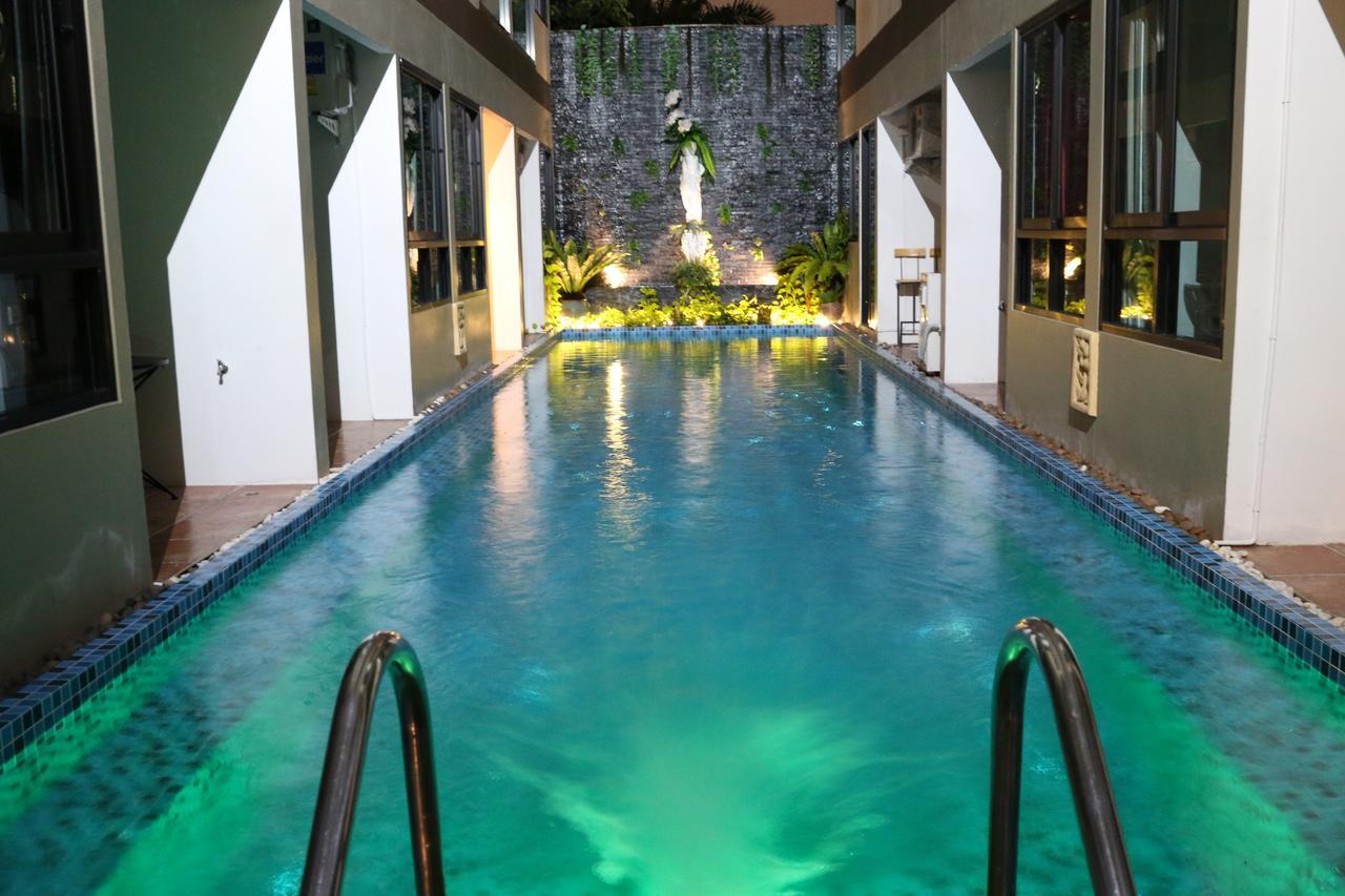 The Pool 3*