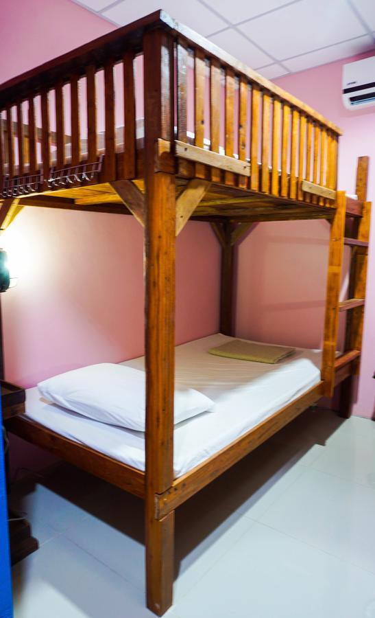 Hostel Zleep63 *