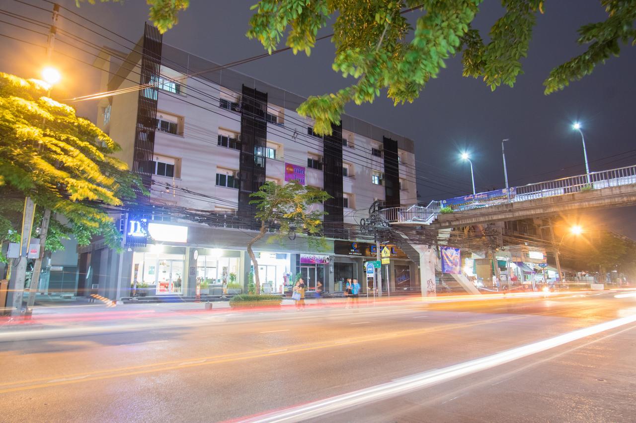 Aparthotel Jr Mansion On Nut Soi 25 2*
