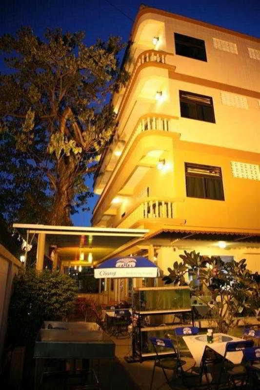 Hotel Queens Garden At River View 2*