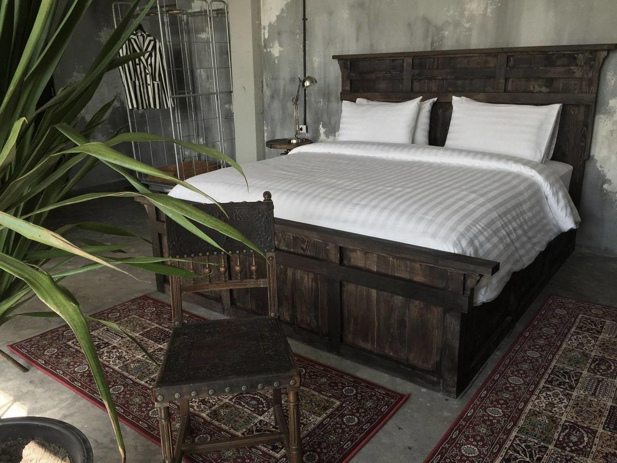 Tempat Tidur & Sarapan The Mustang Nero Bangkok