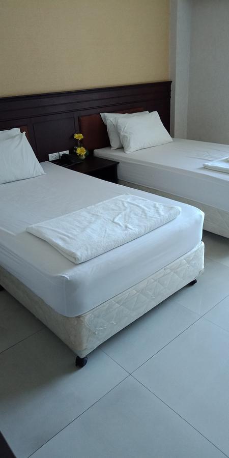 Hotel Arsarom & *